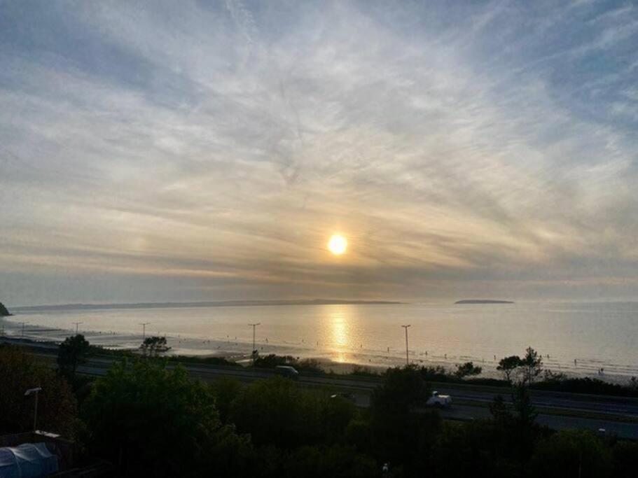 Lovely New 2 Bedroom Condo With Stunning Seaviews Penmaen-mawr Extérieur photo