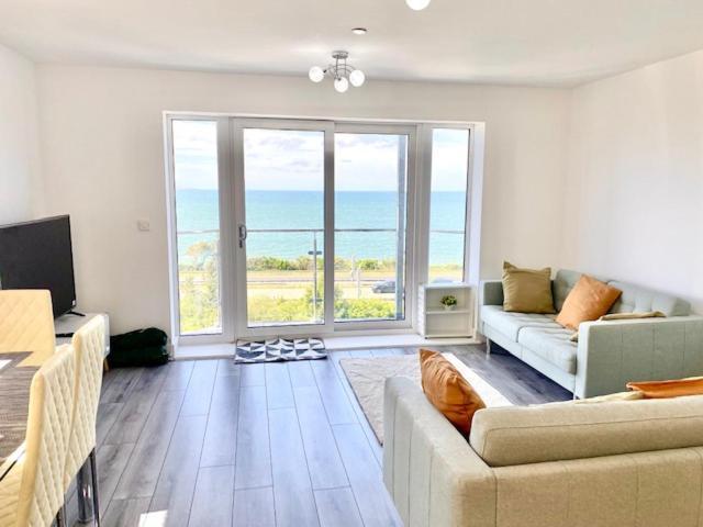 Lovely New 2 Bedroom Condo With Stunning Seaviews Penmaen-mawr Extérieur photo