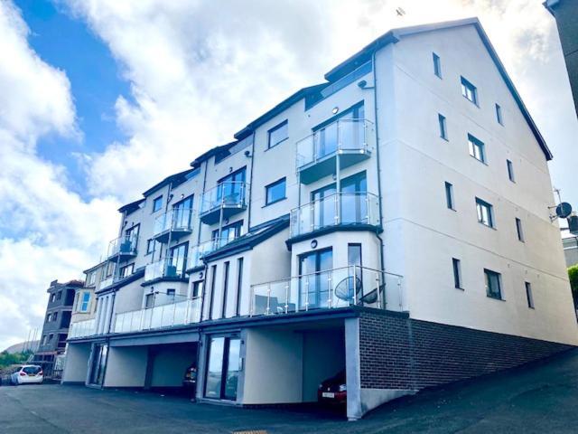 Lovely New 2 Bedroom Condo With Stunning Seaviews Penmaen-mawr Extérieur photo