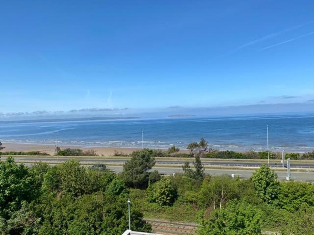 Lovely New 2 Bedroom Condo With Stunning Seaviews Penmaen-mawr Extérieur photo