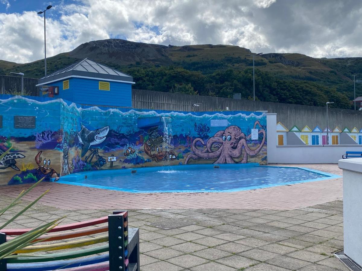 Lovely New 2 Bedroom Condo With Stunning Seaviews Penmaen-mawr Extérieur photo
