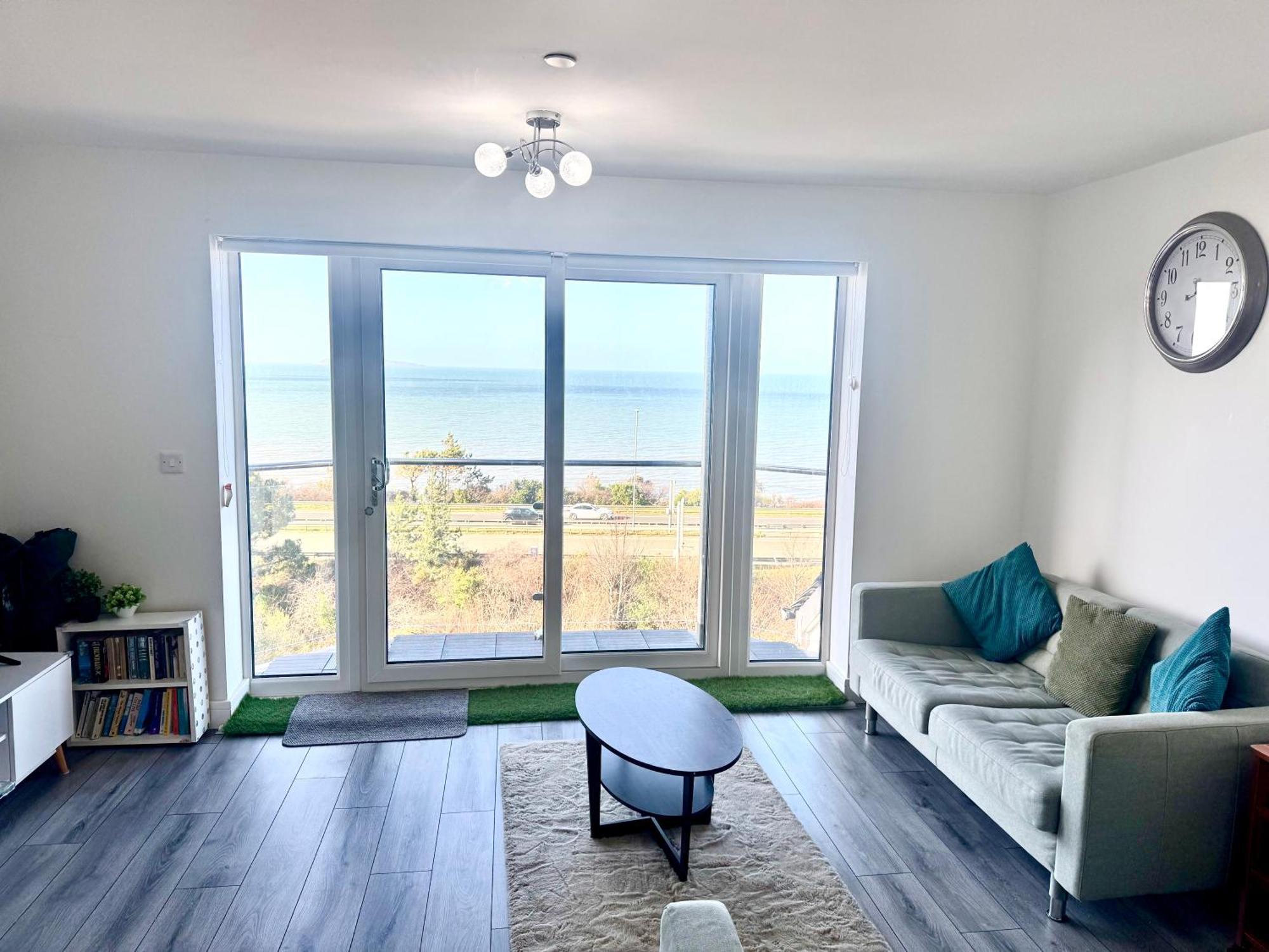 Lovely New 2 Bedroom Condo With Stunning Seaviews Penmaen-mawr Extérieur photo